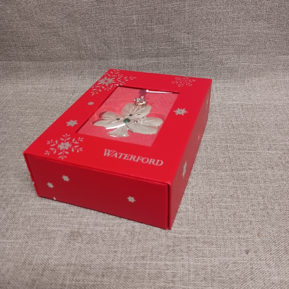 Waterford 2017 Shamrock Silver Ornament - Picture 7 of 12